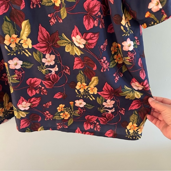 Tommy Bahama Floral Silk Blouse. Size Small. - Picture 7 of 9